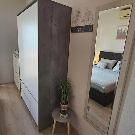 8 Makarska