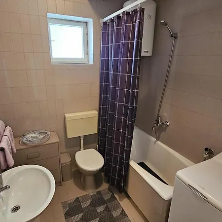 8 * Makarska