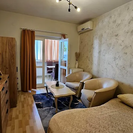 8 Makarska