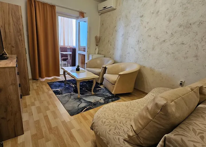 8 Apartament